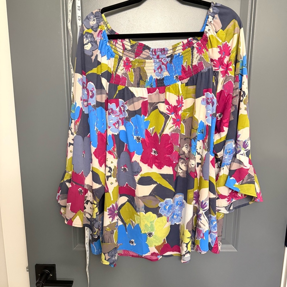 NWOT Colorful patterned floral shirt 26/28 Cato